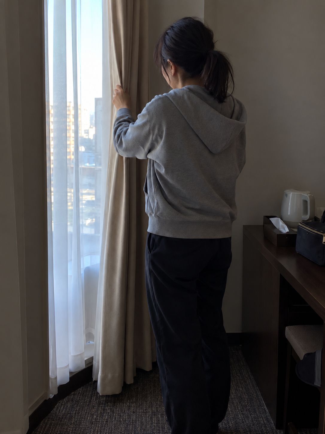 デジカフェの日記で知った相手と、朝のホテルの窓辺で
